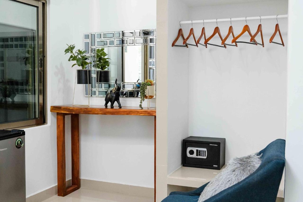 Hotel Naomi City Center Бакалар Екстериор снимка